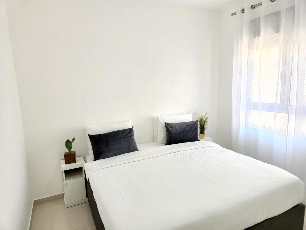 Melony Yam Suf Street Apartment *