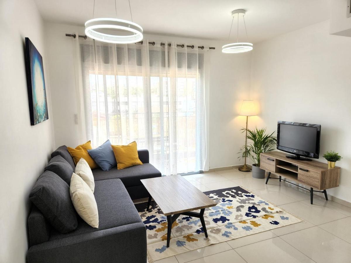 Melony Yam Suf Street Apartment