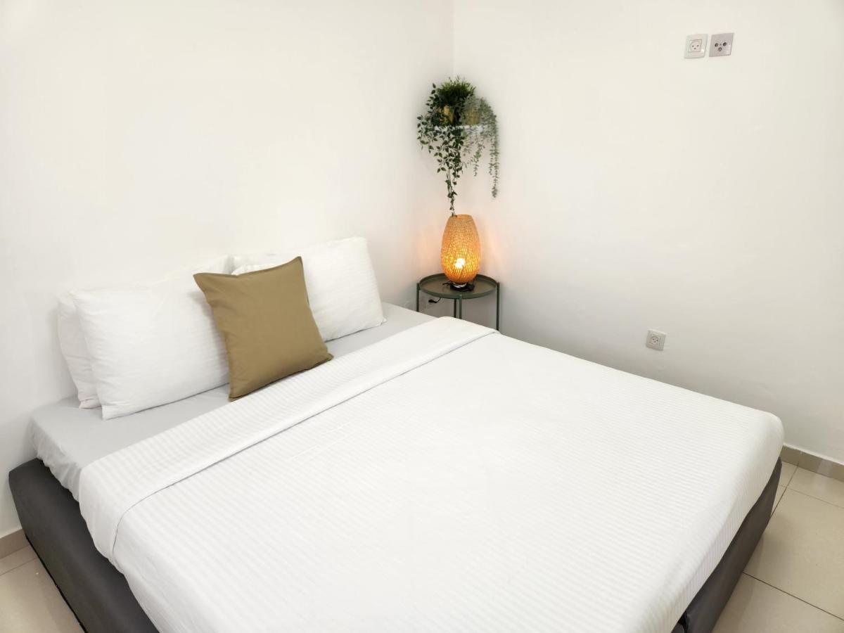 Melony Yam Suf Street Apartment