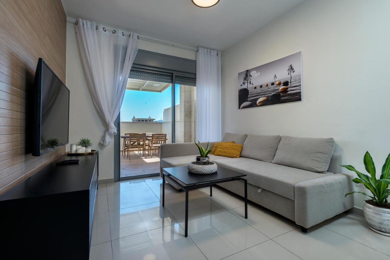 Melony Yam Suf Street Apartment
